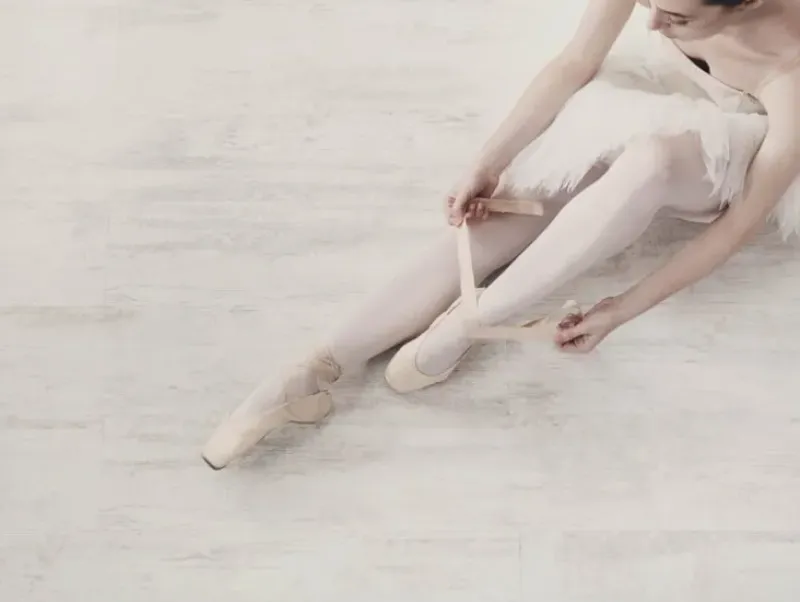 Dansebutikken Andet Til Ballet-Balletplakat med balletdanser med tåspidssko