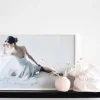 Dansebutikken Andet Til Ballet-Balletplakat med yndig hvid ballerina
