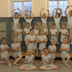 Dame Dansebutikken Dragter Damer|Balletkjole Piger-Lyseblå dragt med påsyet chiffon skørt Ballet Rosa
