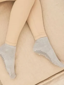 Dansebutikken Andet Til Yoga-Moonchild grå toe socks til yoga