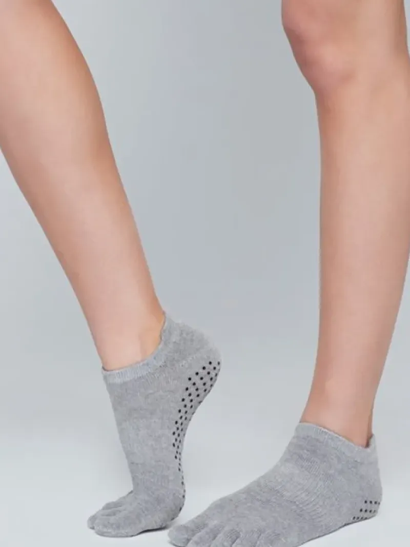 Dansebutikken Andet Til Yoga-Moonchild grå toe socks til yoga
