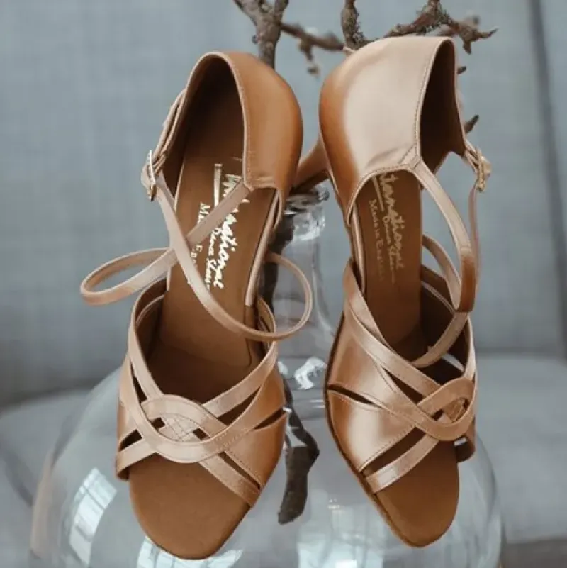 Dame Dansebutikken Salsasko Damer|Latinsko Damer-Peach satin latinsko Mia International dansesko