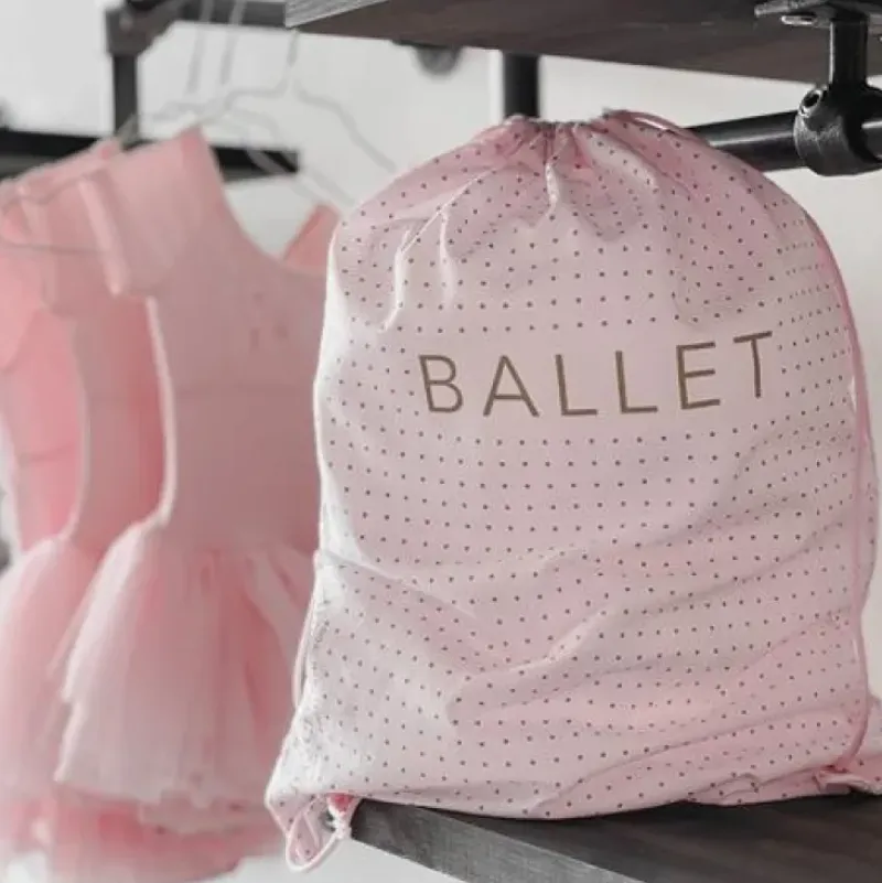 Dansebutikken Andet Til Ballet-Rosa balletpose