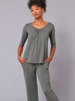 Dansebutikken Pilates Overdele|Yogabluser-TempsDanse khaki grøn bambus t-shirt