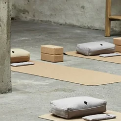 Dansebutikken Andet Til Yoga|Velvære-YOGA øjenpude i lysegrå - Simple days